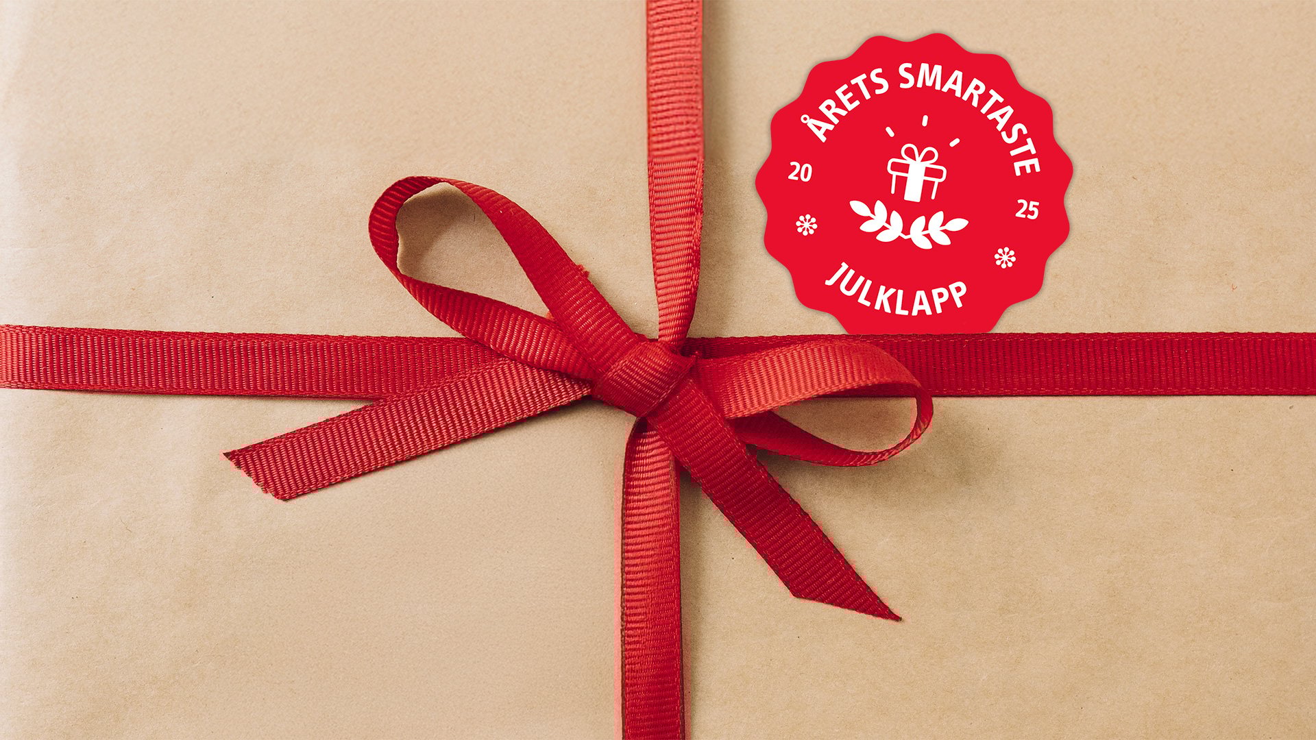 Paket med sidenband och sigill med texten årets smartaste julklapp